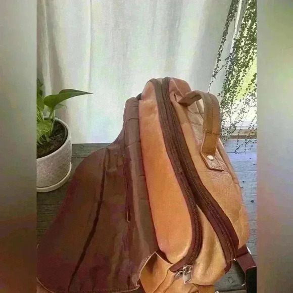 Wilsons Leather Porthole Handle Crossbody/Shoulder Bag Briefcase in Cognac - Picture 8 of 16